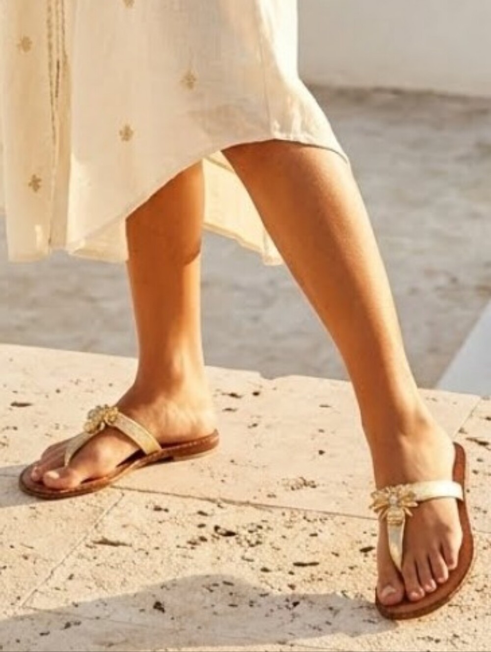 Lilly Pulitzer Gold Metallic Flower-Embellished Thong Sandals Sz 8M - Picture 3 of 12